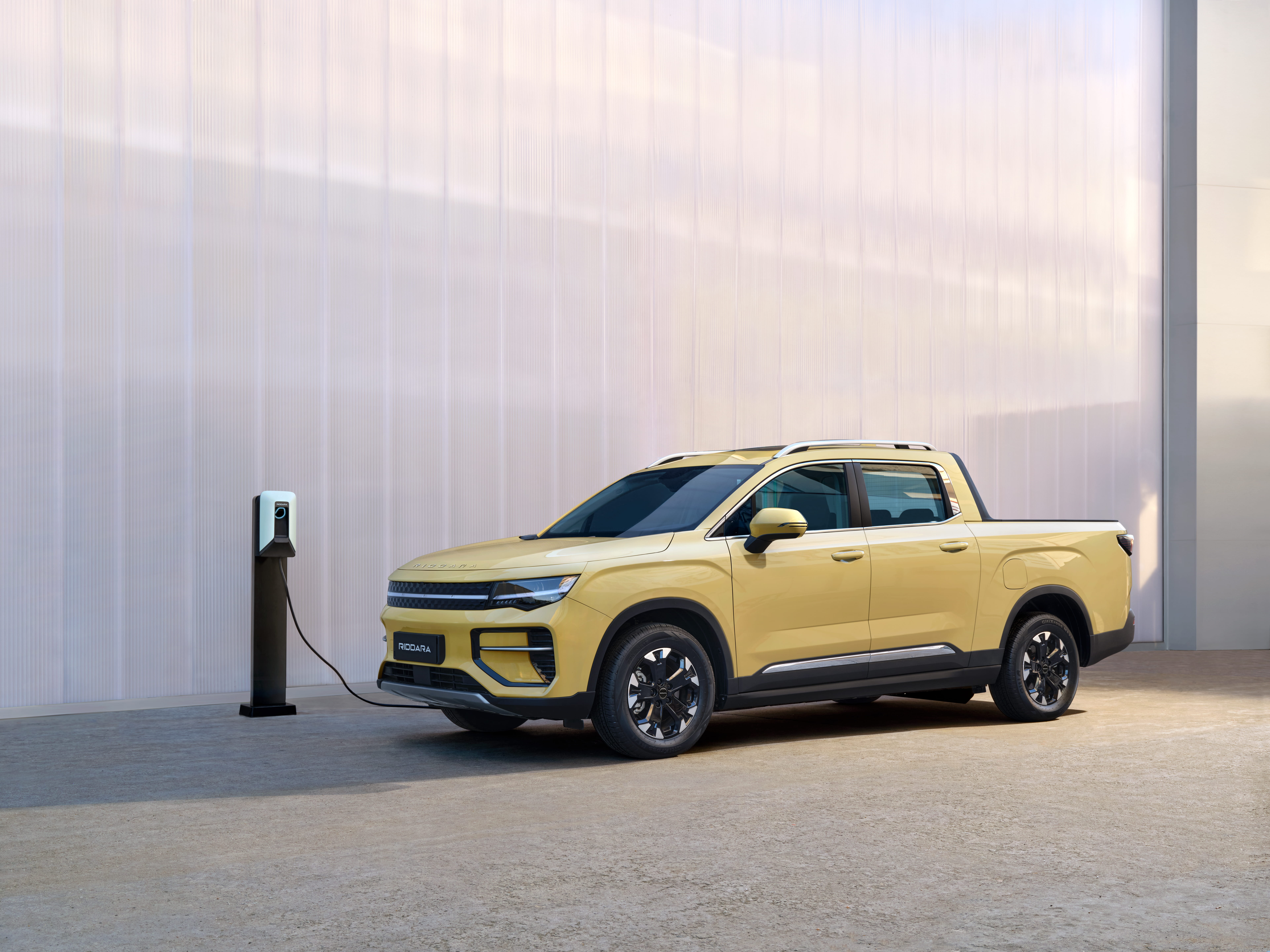 The world's first pickup truck built on 100% electric platform M.A.P 