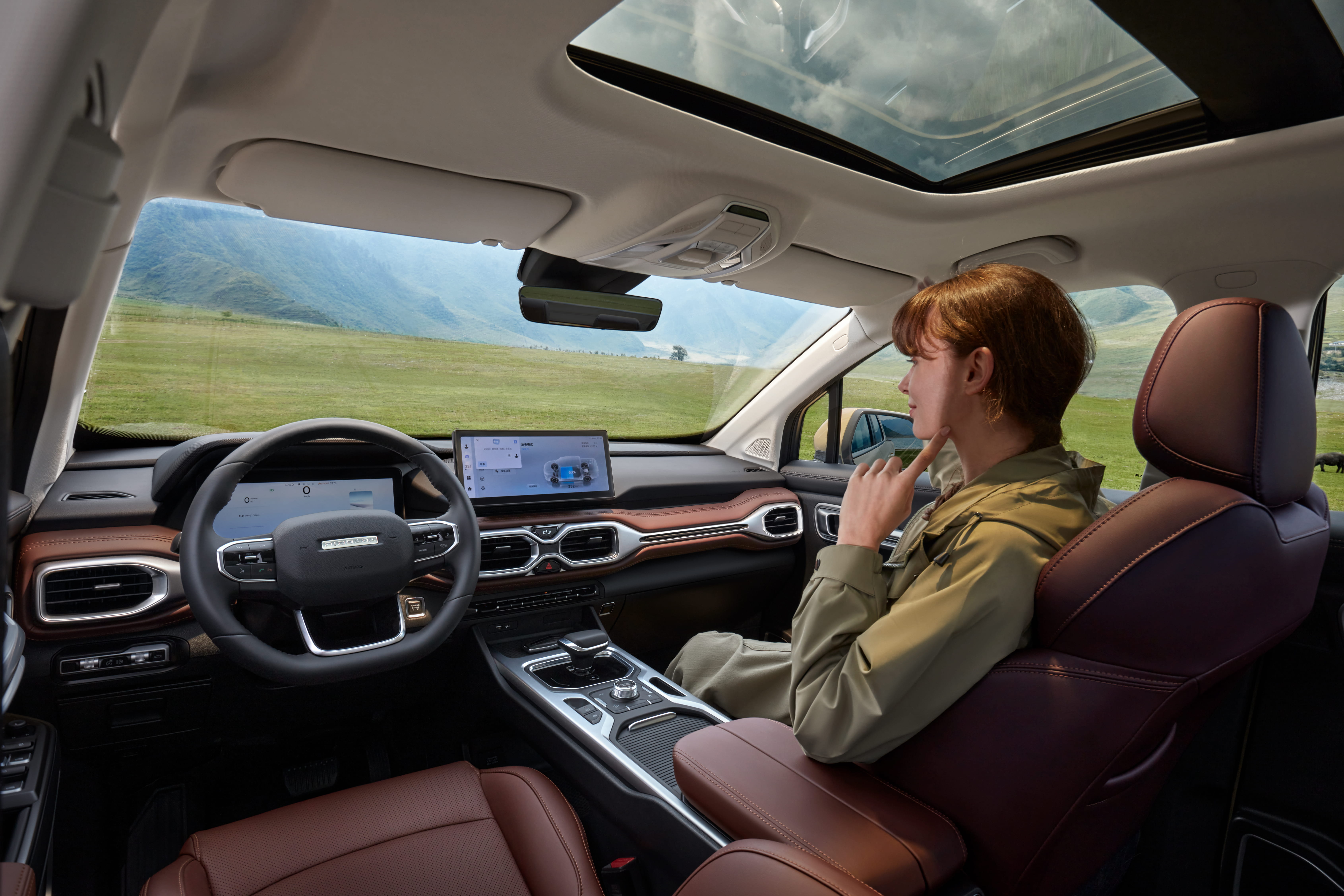 A pickup truck equipped with intelligence and comfort